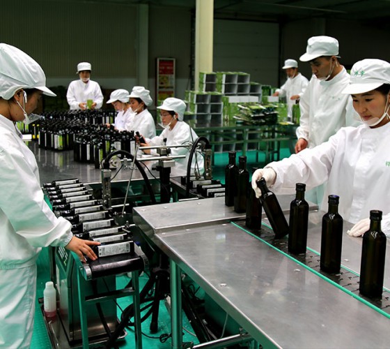 祥宇特級(jí)初榨橄欖油作為國(guó)產(chǎn)優(yōu)質(zhì)橄欖油，始終以質(zhì)量求生存、以品牌謀發(fā)展、以質(zhì)量創(chuàng)業(yè)績(jī)、以品質(zhì)追卓越。在近20年的辛苦耕耘，在品質(zhì)方面的不斷改進(jìn)..