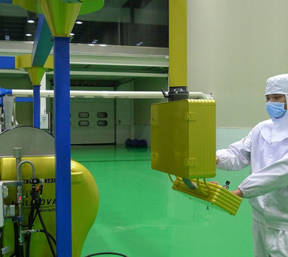 公司擁有三條原裝進(jìn)口冷榨橄欖油加工生產(chǎn)線(xiàn)，兩條德國(guó)福樂(lè)偉和一條意大利貝亞雷斯單一品種生產(chǎn)線(xiàn)，日加工鮮果能力達(dá)560噸，通過(guò)低溫純物理冷榨最大..